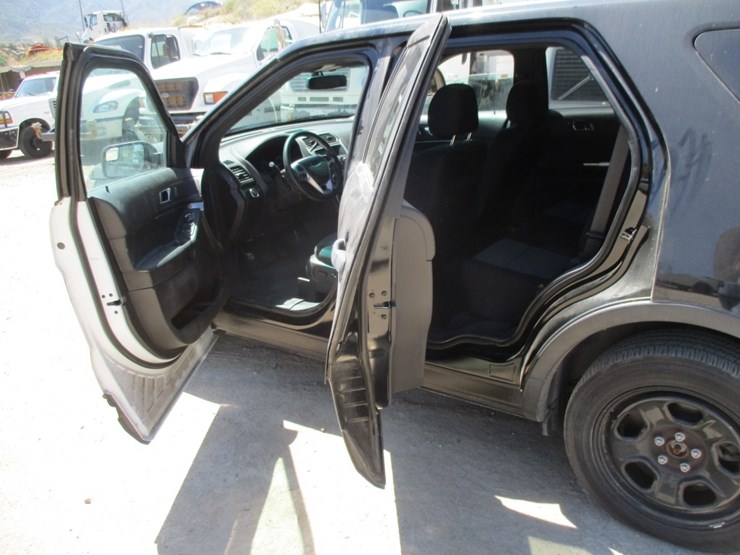 2015-ford-explorer-image-12