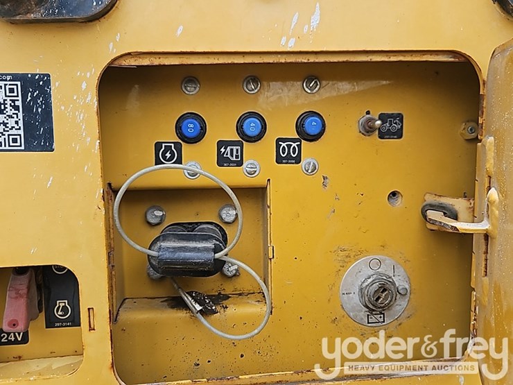 2009-caterpillar-938h-image-22