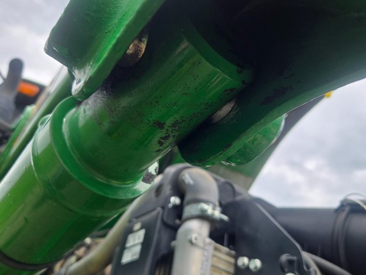 john-deere-6105d-image-70