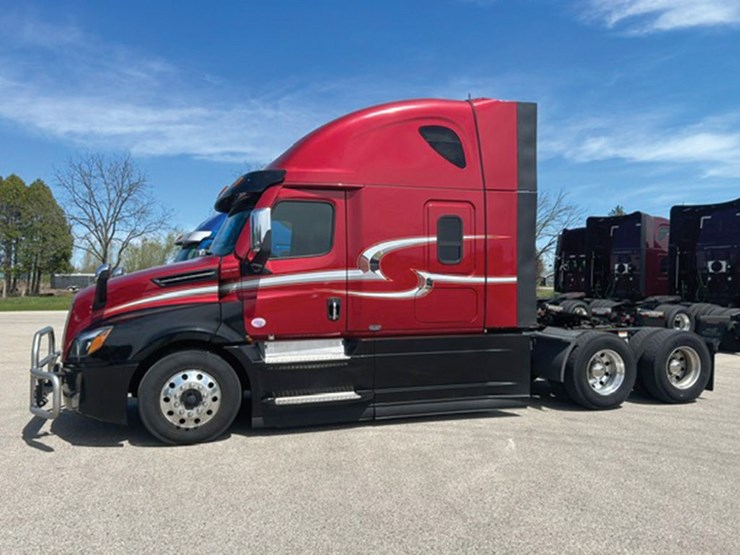 2021-freightliner-cascadia-126-image-1