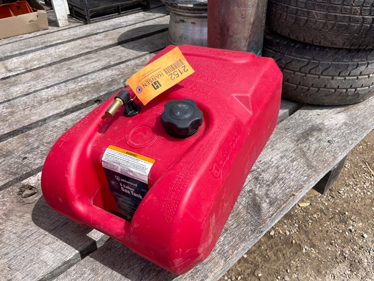 #2152-•-attwood-boat-gas-can-image-2