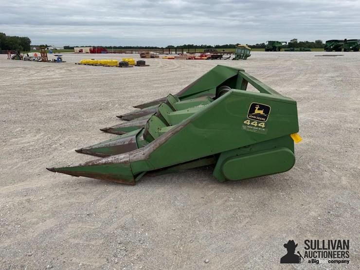 john-deere-444-image-8