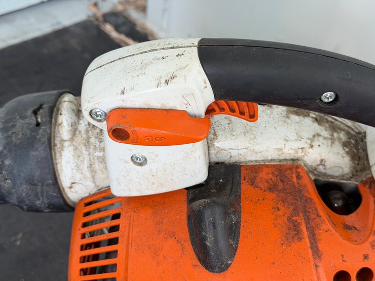 #6038-•-stihl-sh86c-handheld-leaf-blower-image-3