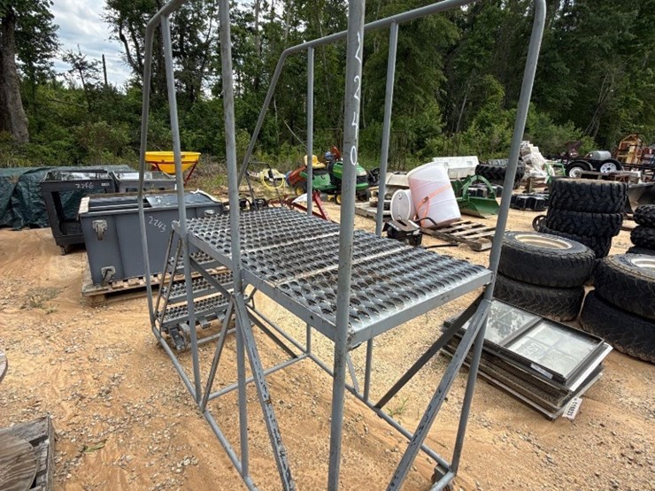 2240---metal-4-step-rolling-ladder-image-2