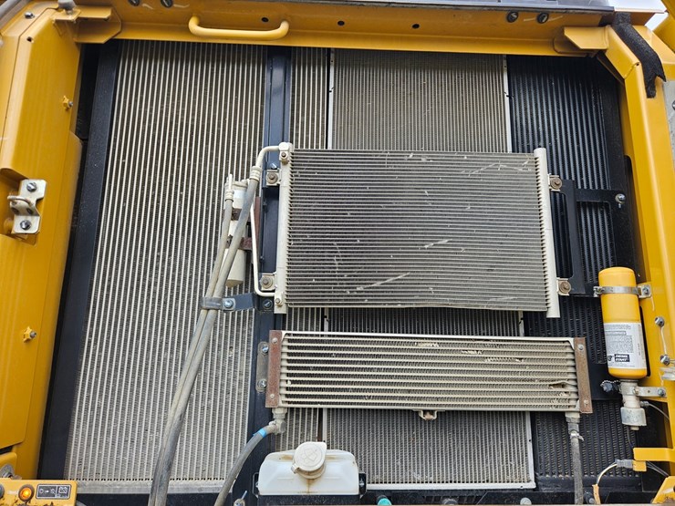 2017-caterpillar-336f-image-51