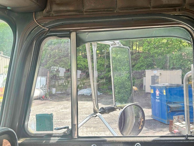 1987-peterbilt-359-image-57