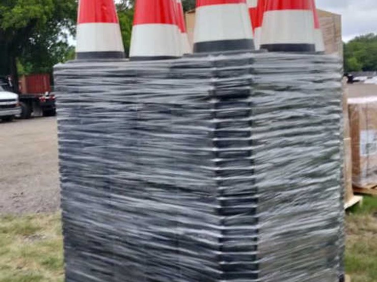 #98-•-(250)-safety-traffic-cones-image-1