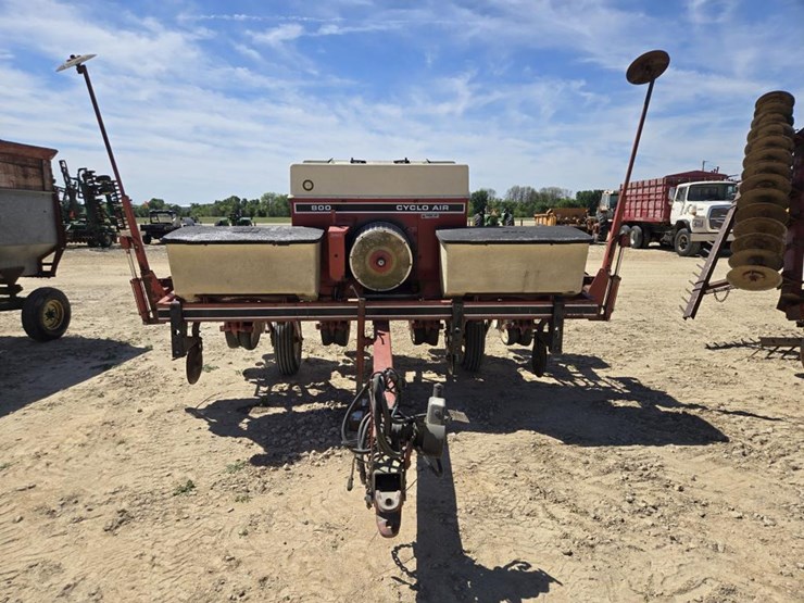 international-800-image-2
