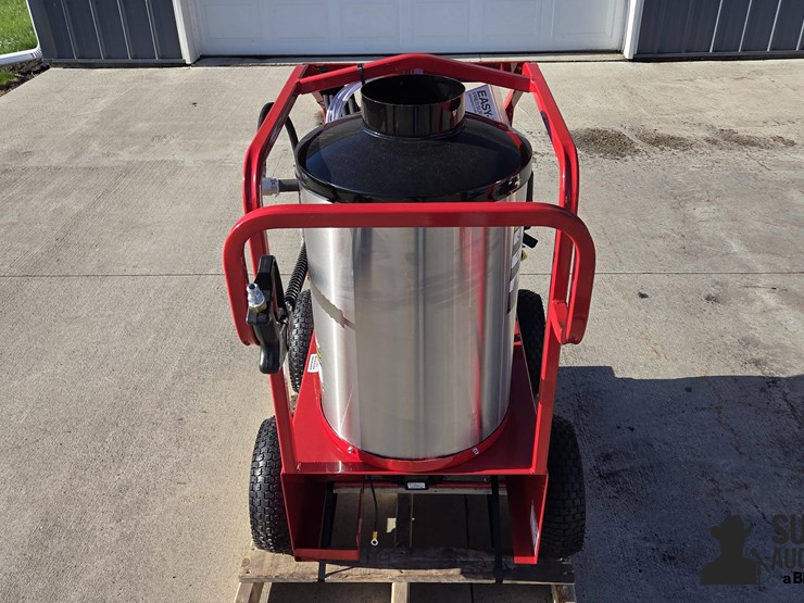 2026-magnum-4000-series-hot-water-pressure-washer-image-6