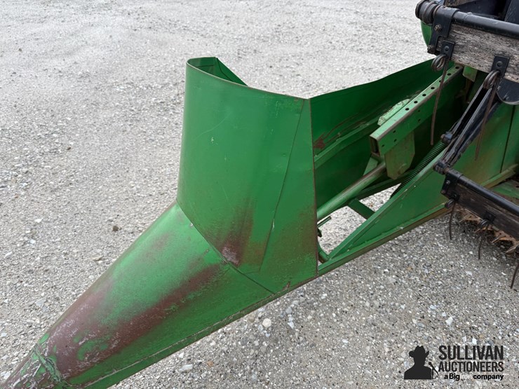 john-deere-220-image-10