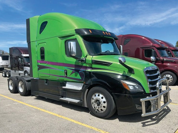 2021-freightliner-cascadia-126-image-1