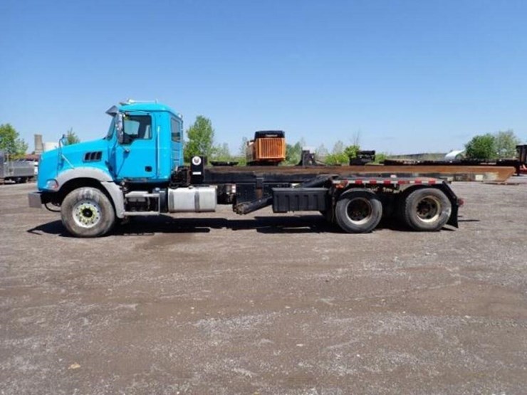 2015-mack-granite-gu813-image-8