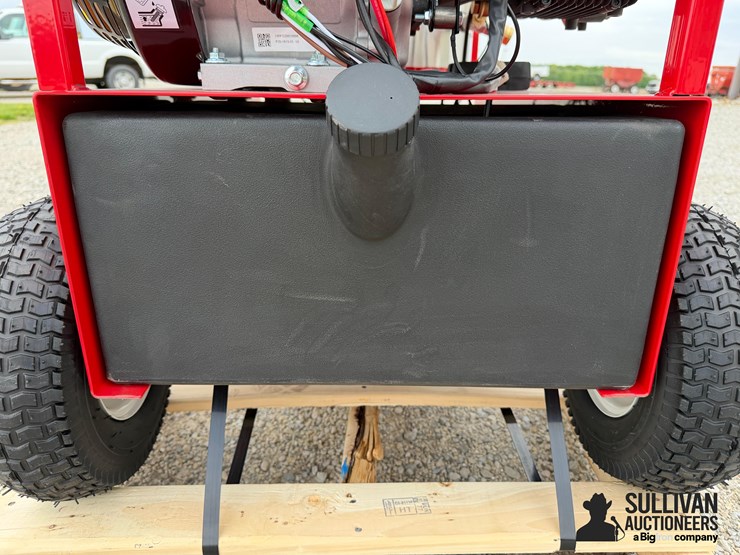 2026-magnum-4000-series-hot-water-pressure-washer-image-16