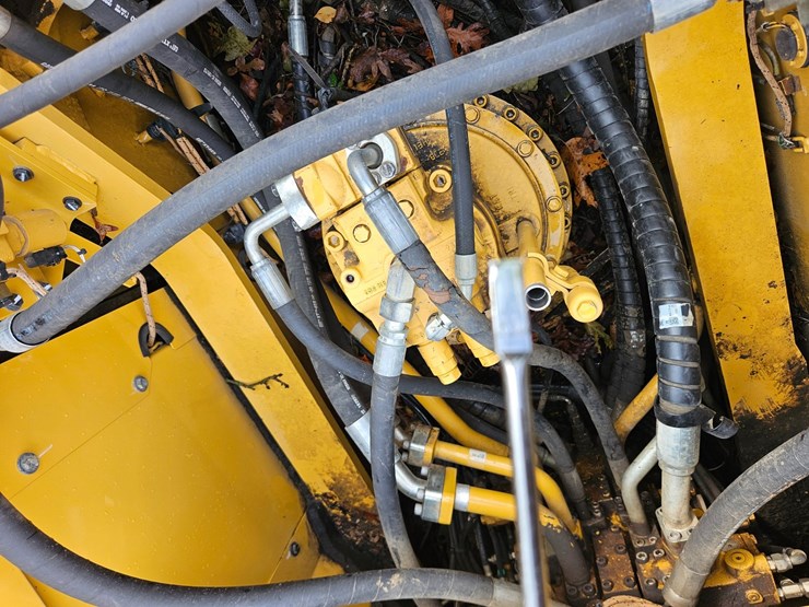 2017-caterpillar-336f-image-41