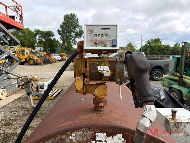 approximately-1,000-gallon-skid-mounted-fuel-tank-w/-gas-boy-electric-pump-w/-meter-image-5