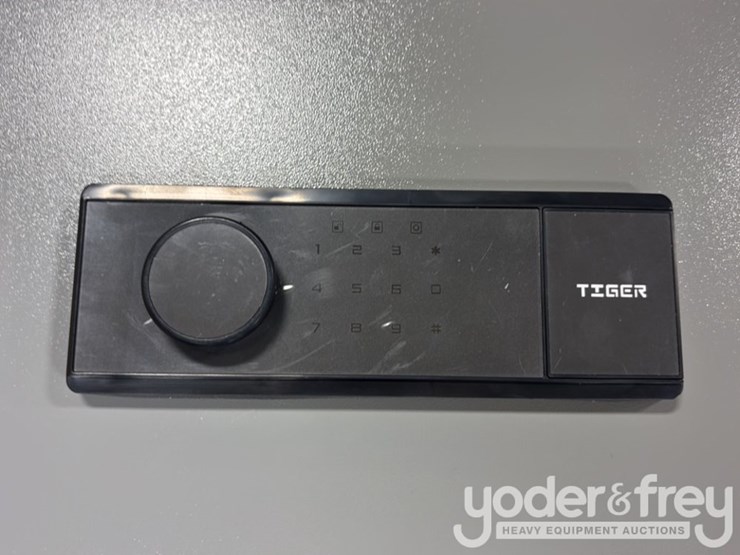 unused-onshine-8-12-gun-safe-with-key-lock,-3-movable-gun-rests,-electronic-key,-mechanical-key-image-3
