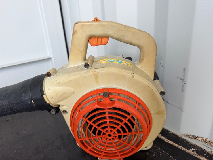 #6037-•-stihl-ht75-handheld-leaf-blower-image-2