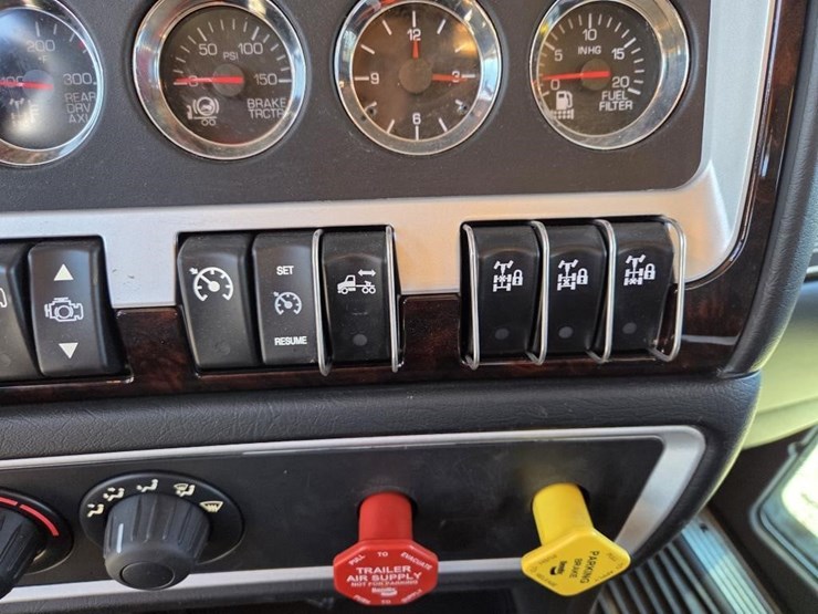 2026-kenworth-t800-image-19