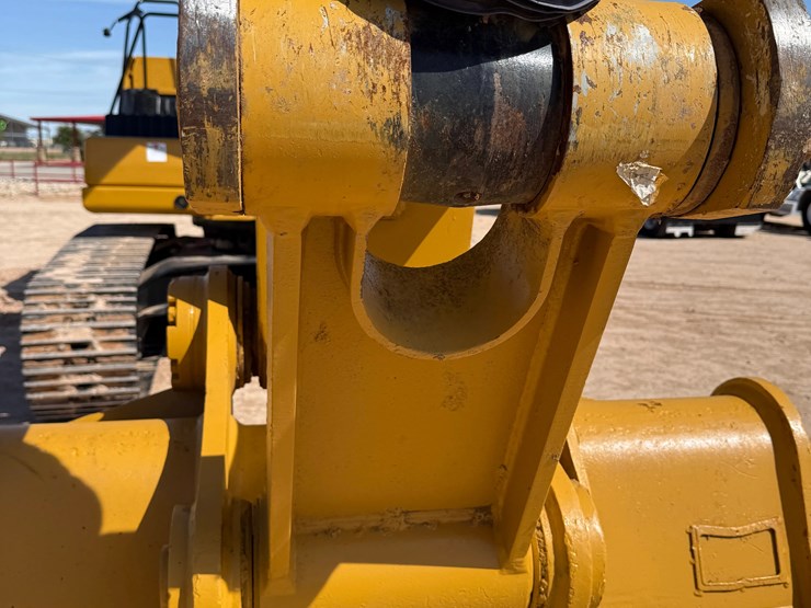 2023-caterpillar-330-image-5