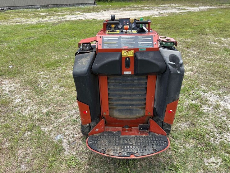 2020-ditch-witch-sk800-image-37