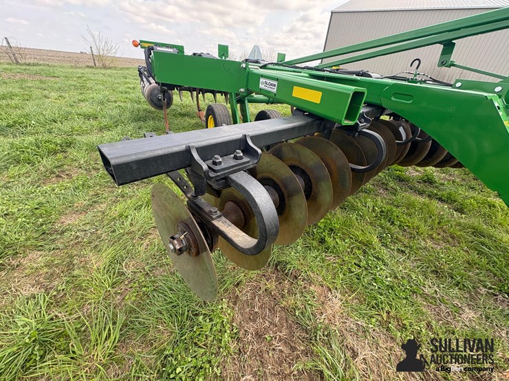 2020-john-deere-2720-image-18