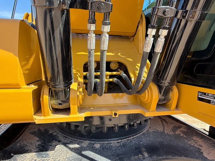 2023-caterpillar-330-image-14