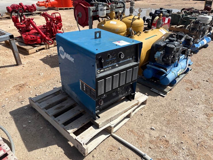 miller-gold-star-302-welding-machine-image-1