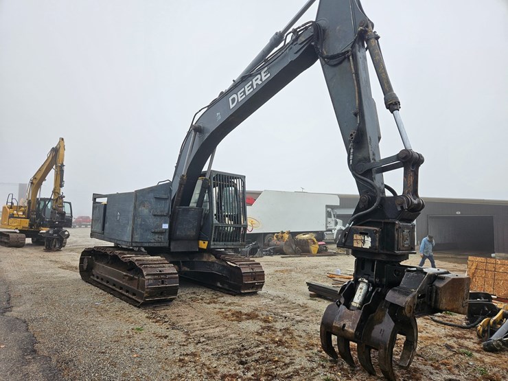 2010-deere-200d-lc-image-16