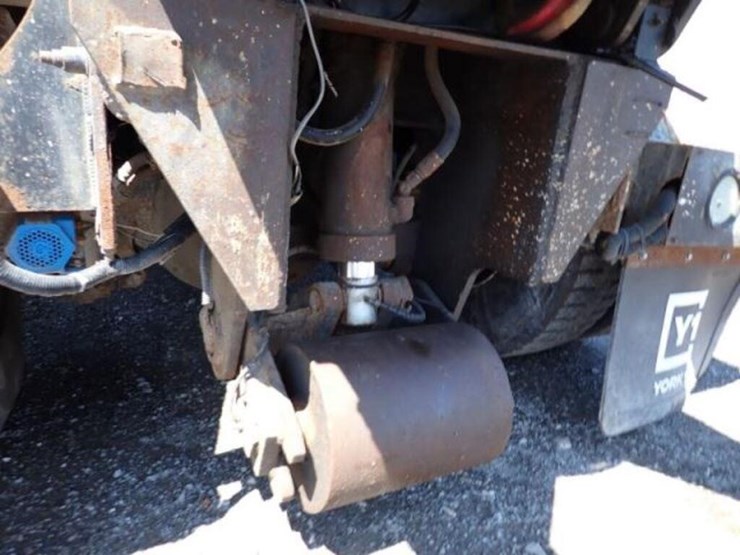 2015-mack-granite-gu813-image-66