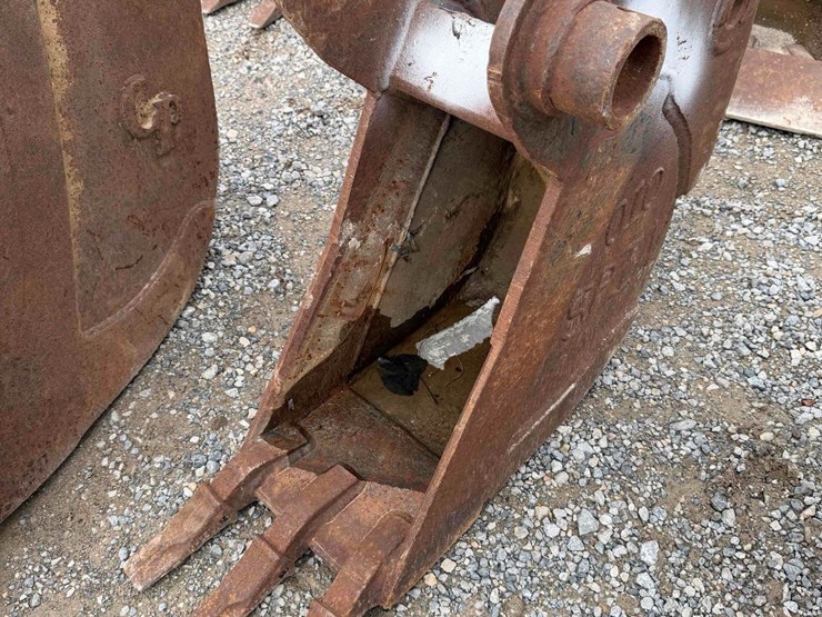 10”-toothed-bucket-image-1
