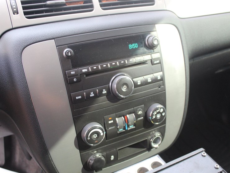 2012-chevrolet-tahoe-image-10