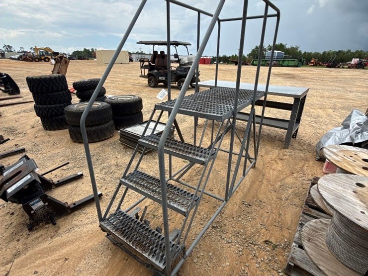 2240---metal-4-step-rolling-ladder-image-3