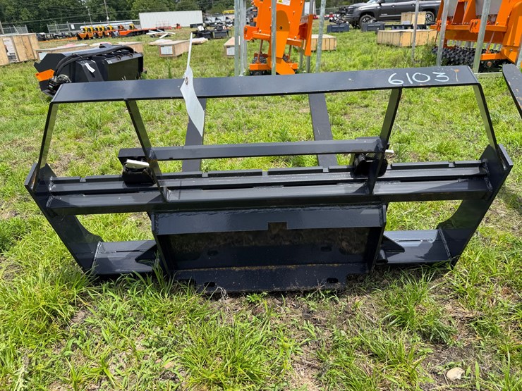 #6103-•-mini-skid-steer-pallet-fork-frame-image-3