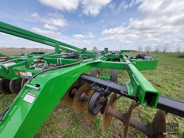2020-john-deere-2720-image-13