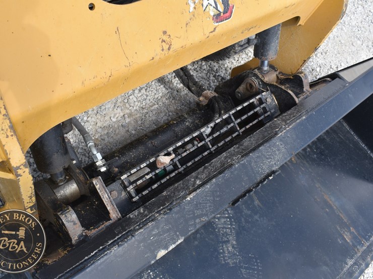 2023-caterpillar-259d3-image-14