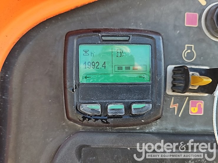 2018-jlg-400s-image-23