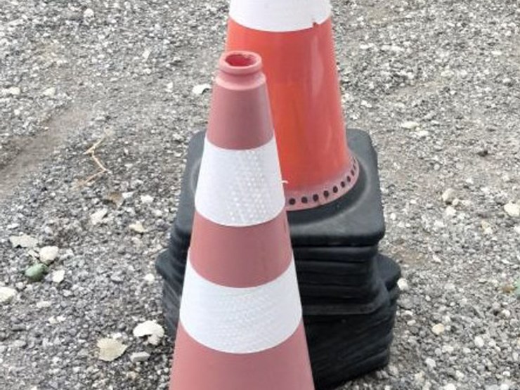 #170-•-(22)-used-safety-cones-image-2