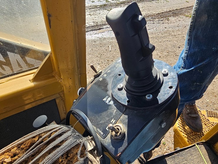 2000-caterpillar-574-image-49