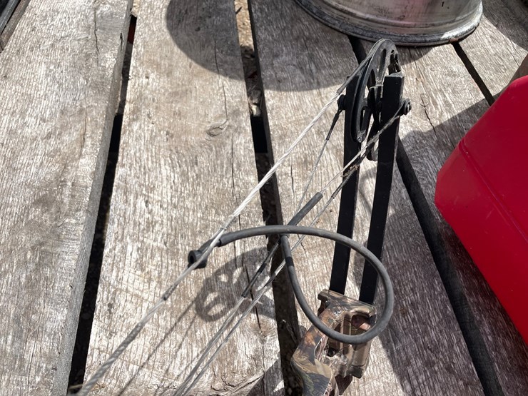 #2139-•-vortex-youth-compound-bow-image-8