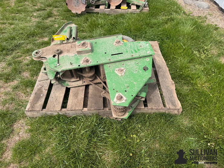 john-deere-ground-drive-planter-unit-image-4