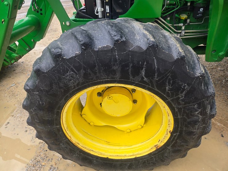 john-deere-6105d-image-65