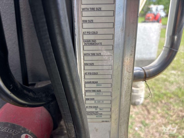 2017-peterbilt-337-image-12