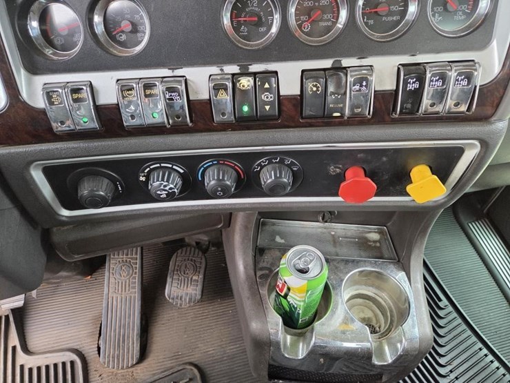 2015-kenworth-t800-image-19