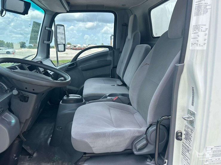 2020-isuzu-nrr-image-11
