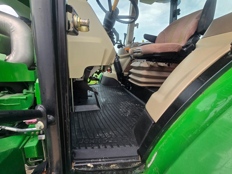 john-deere-6105d-image-32