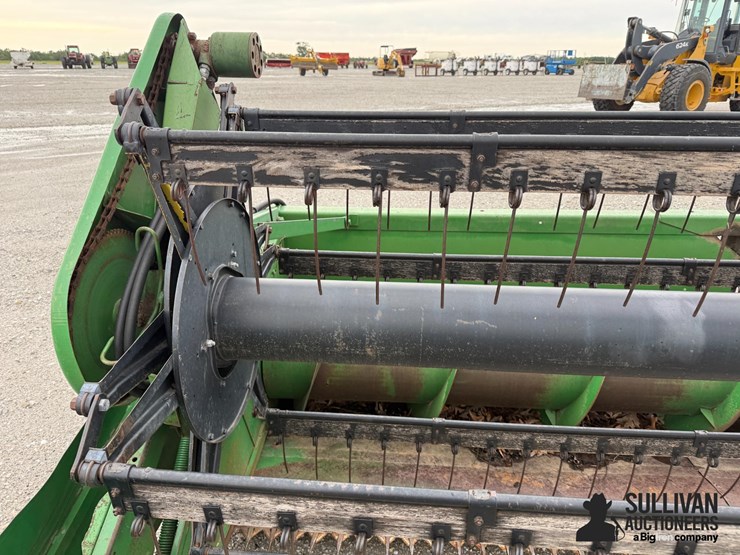 john-deere-220-image-12