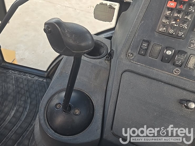 2020-deere-310sl-image-48