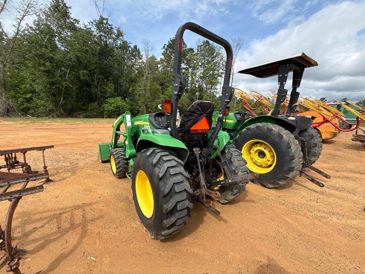john-deere-3320-image-3
