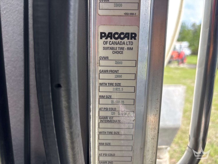 2017-peterbilt-337-image-11