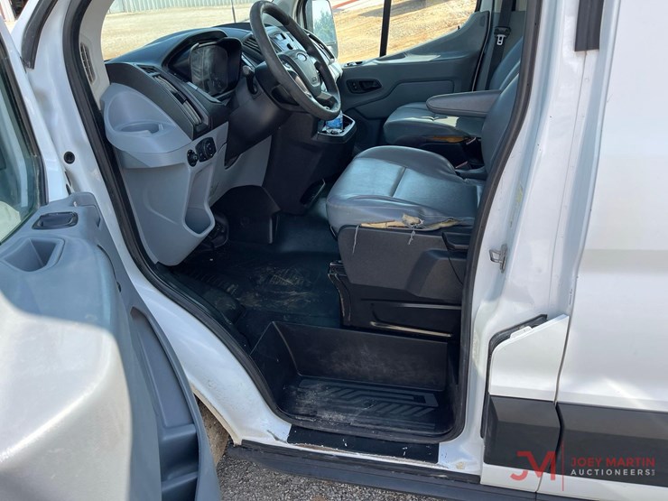 2019-ford-transit-image-18